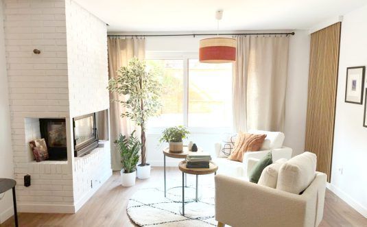 Resultado de proyecto de decoración por estancias en Barcelona - sala de estar luminosa